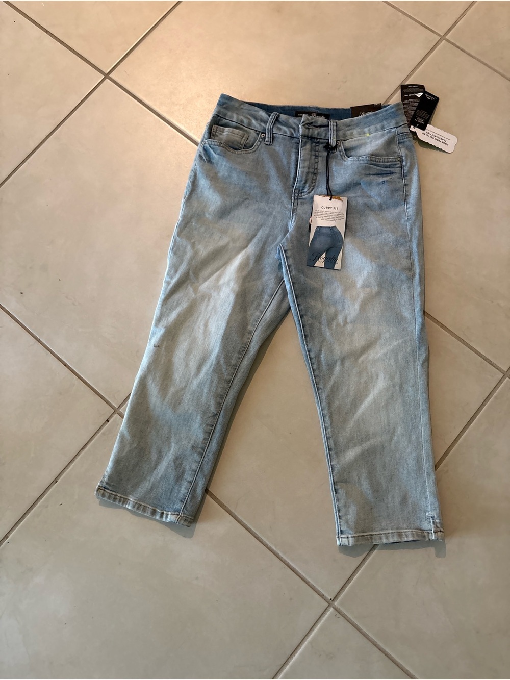 NWT sz 4 royalty curvy fit crop jeans 566